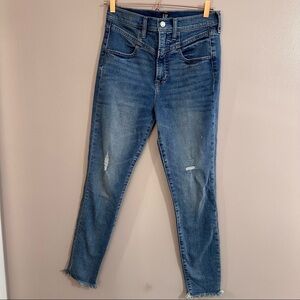 GAP sky high skinny jeans. Size 6 / 28. Goes to ankle. Stretchy.